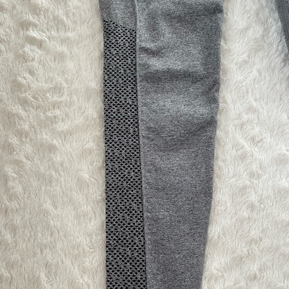 SOLD 🆕 Fabletics gym leggings - Picture 10 of 15